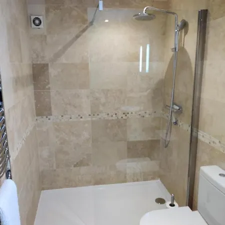 Spacious In Traditional French Village, Sleeps 8, Four Star With Fibre Broadband Chalet *