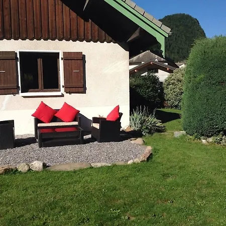 Chalet Spacious In Traditional French Village, Sleeps 8, Four Star With Fibre Broadband *