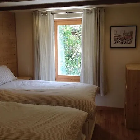 Spacious In Traditional French Village, Sleeps 8, Four Star With Fibre Broadband *