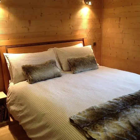 Chalet Spacious In Traditional French Village, Sleeps 8, Four Star With Fibre Broadband Abondance