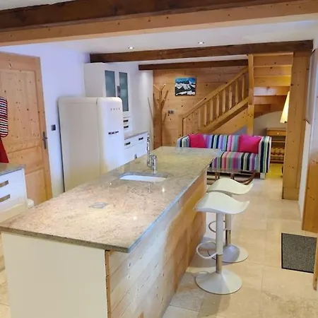 Spacious In Traditional French Village, Sleeps 8, Four Star With Fibre Broadband Abondance