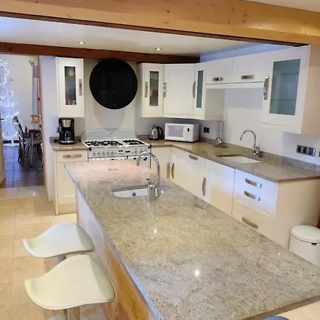 Spacious In Traditional French Village, Sleeps 8, Four Star With Fibre Broadband *
