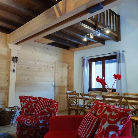 Spacious In Traditional French Village, Sleeps 8, Four Star With Fibre Broadband *