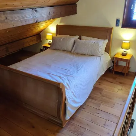 Chalet Spacious In Traditional French Village, Sleeps 8, Four Star With Fibre Broadband *