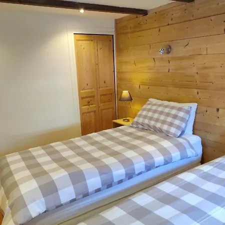 Spacious In Traditional French Village, Sleeps 8, Four Star With Fibre Broadband Chalet