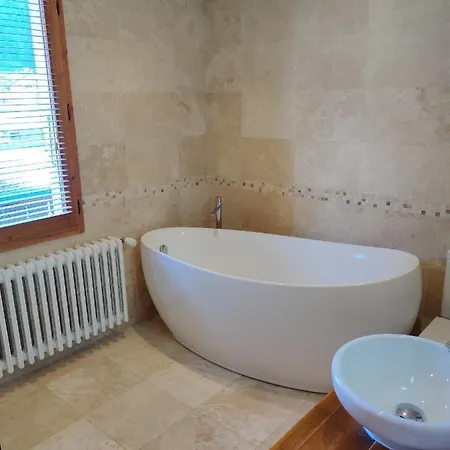 Chalet Spacious In Traditional French Village, Sleeps 8, Four Star With Fibre Broadband