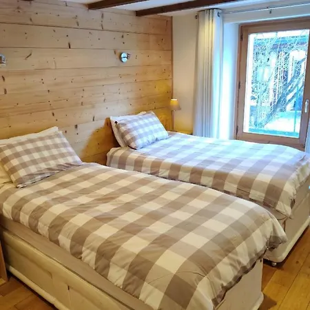 Spacious In Traditional French Village, Sleeps 8, Four Star With Fibre Broadband Chalet Abondance